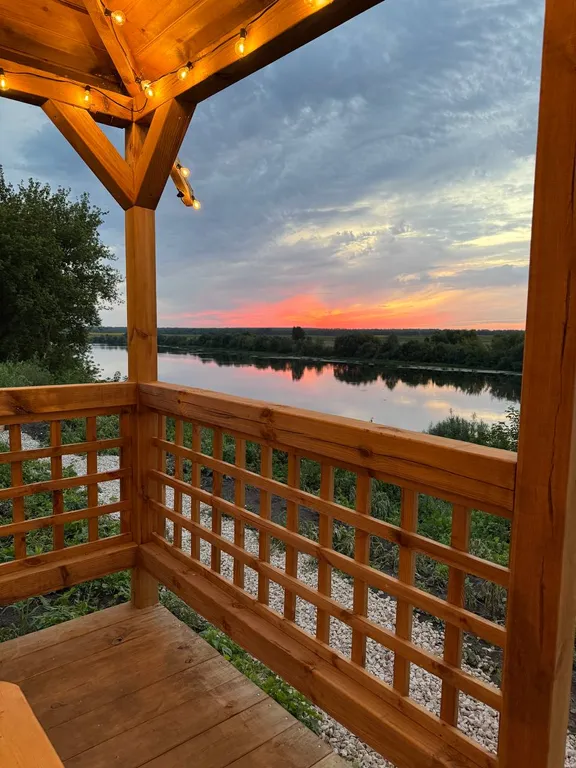 Уютный комплекс отдыха на берегу реки