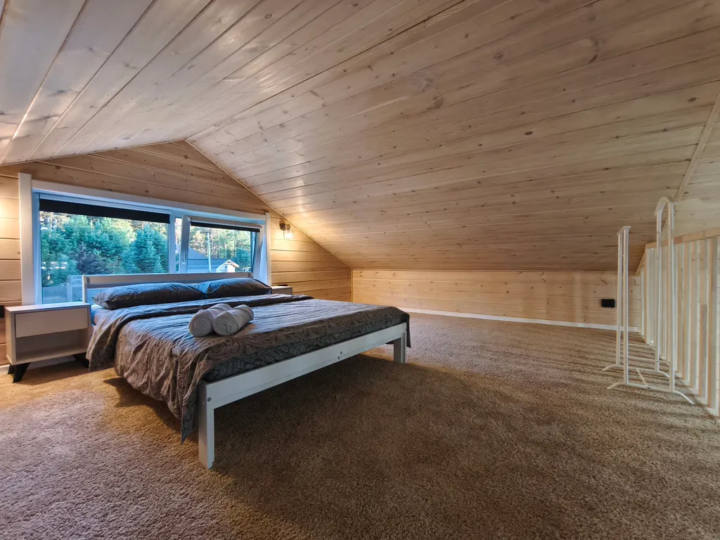 Домик с террасой и мангалом среди природы