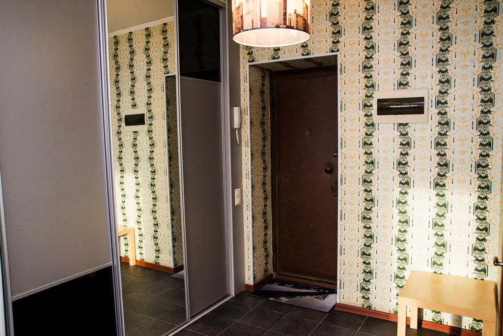 Студия с яркой кухней