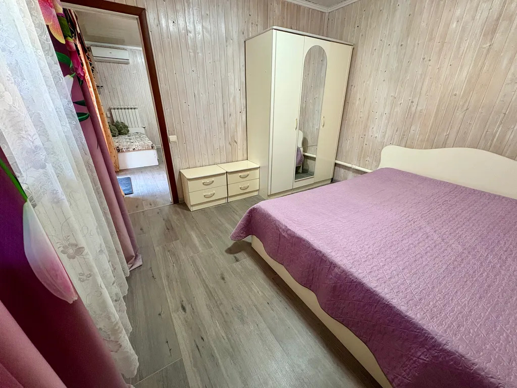 Уютный отдельный двухкомнатныйномер в центре с.Архипо-Осиповка