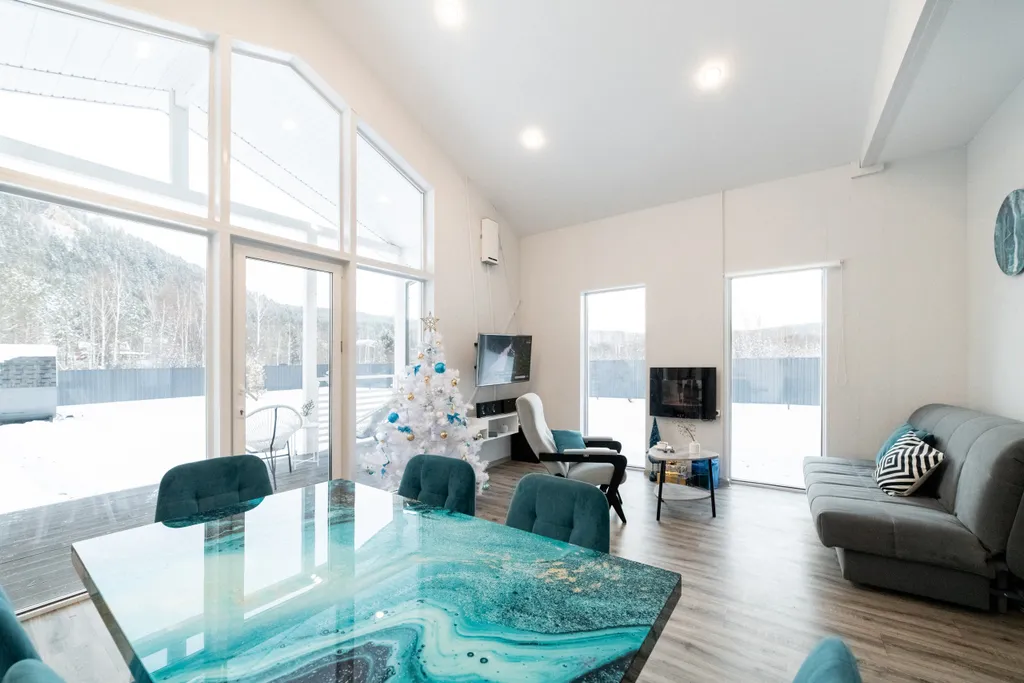 Уютный дом около реки Мана с баней