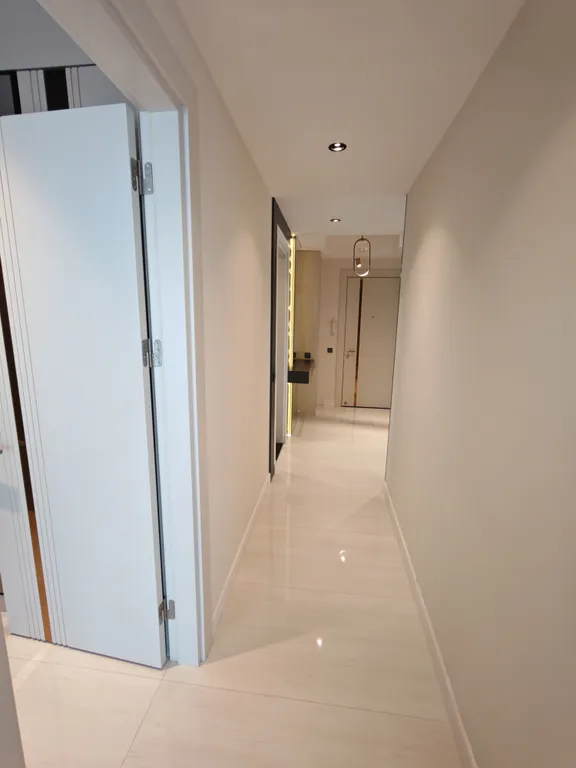 Квартира с дизайнерской отделкой, видом на море и аквапарком