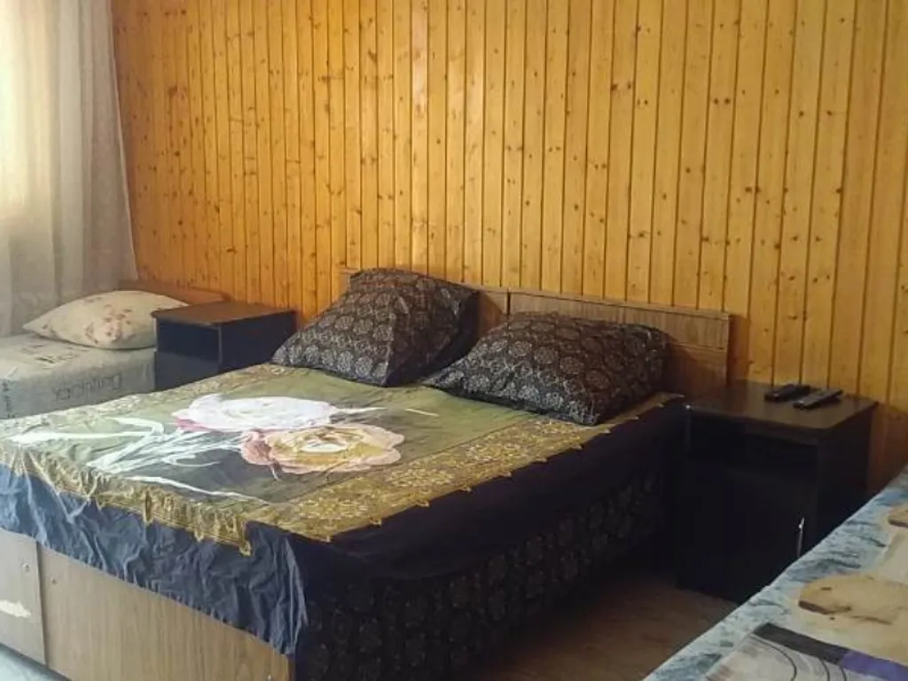 Уютные домики находятся от 500 метров до моря с видом на горы