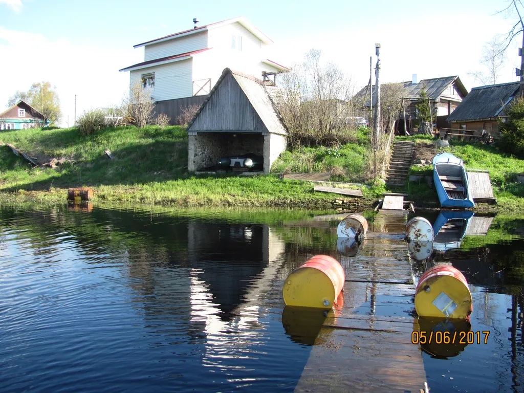 Домик у озера в Карелии