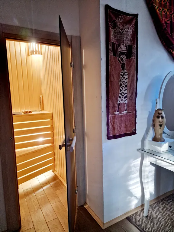 Уютный домик с сауной с видом на лес