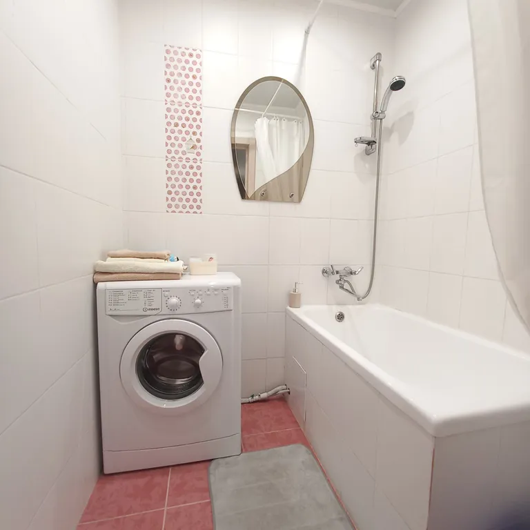 Квартира в центре, рядом с АЗ Урал