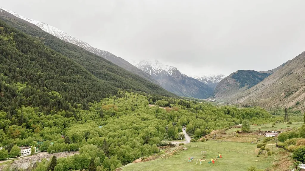 Двухкомнатная с видом на горы