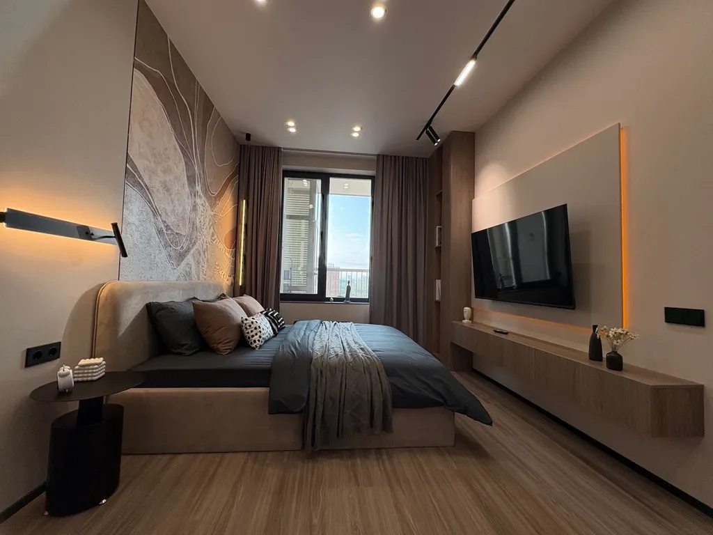 Абсолютно новая квартира в центре на набережной