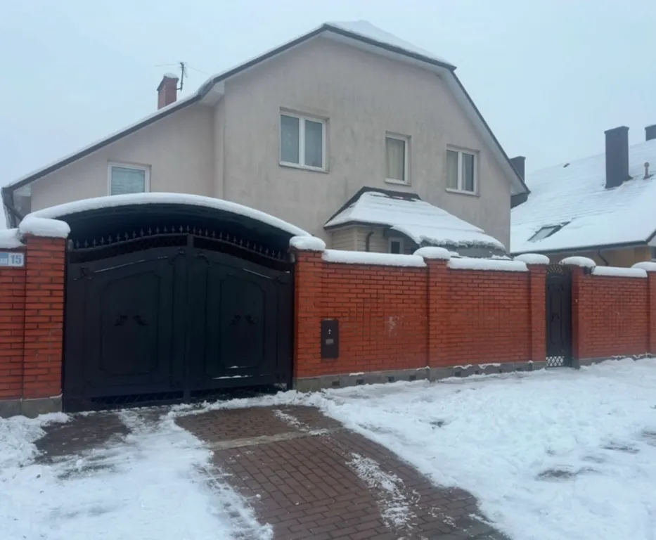 Частный дом с камином