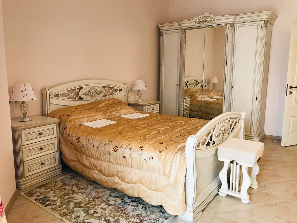 Просторная евродвушка в доме бизнес-класса