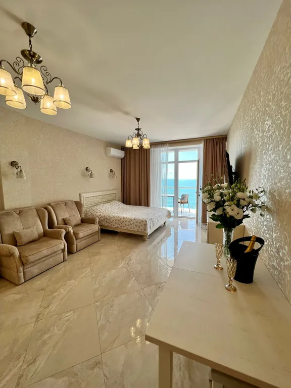 Студия с панорамным видом на море и горы