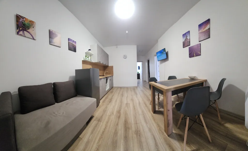 Евротрешка с терассой и выходом на бассеин