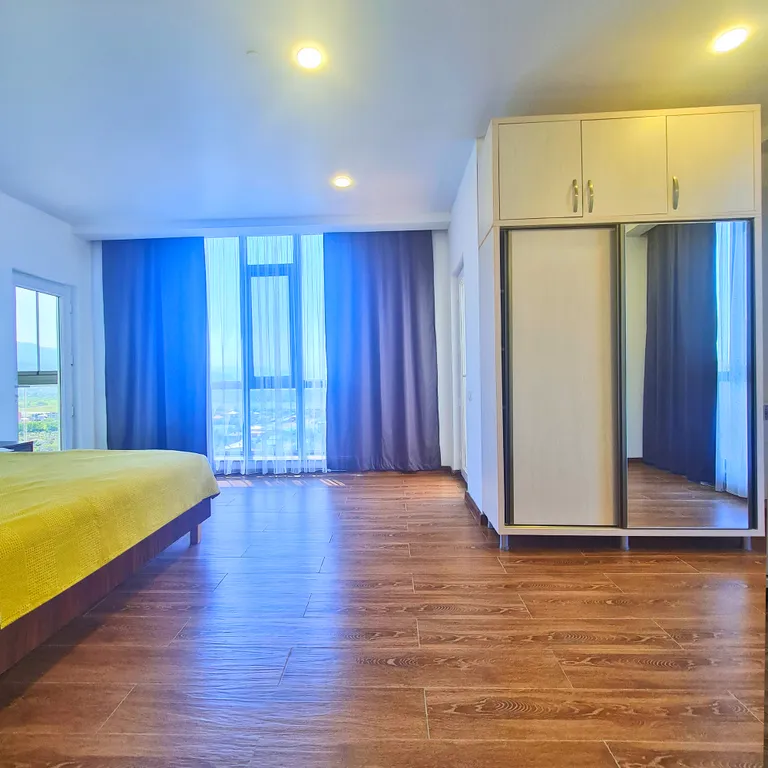 Просторные апартаменты #1 с кухней и балконом | панорамный вид на море