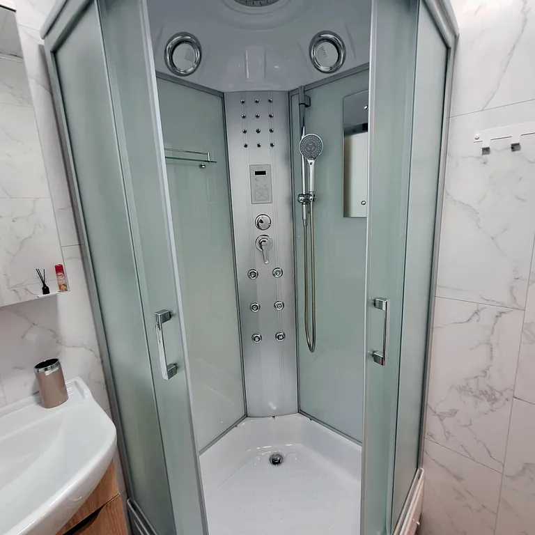 Светлая, уютная двухкомнатная квартира после свежего ремонта