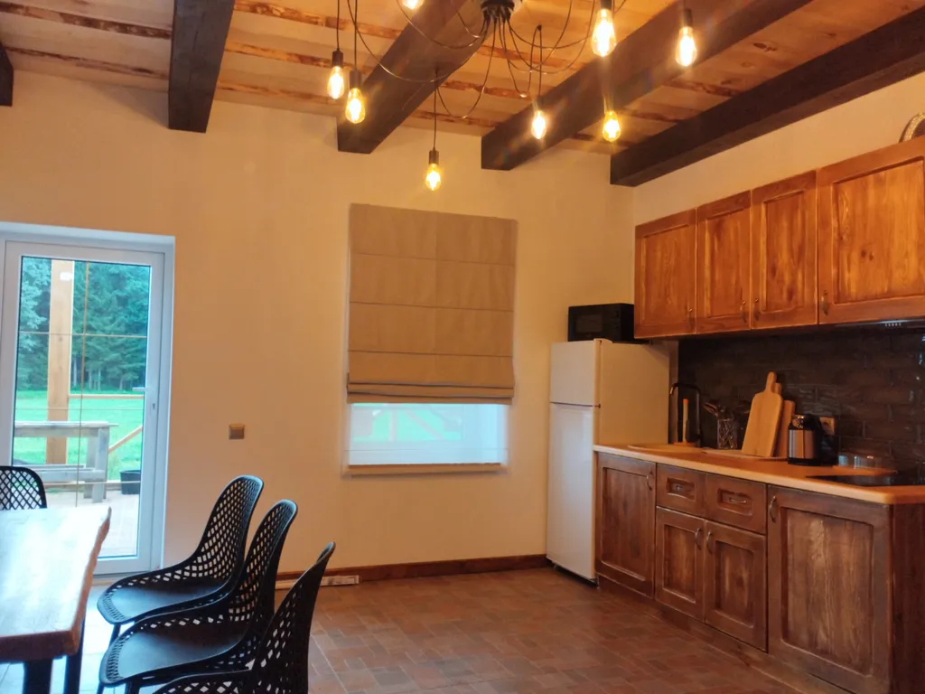 Дом с озером, река, лес