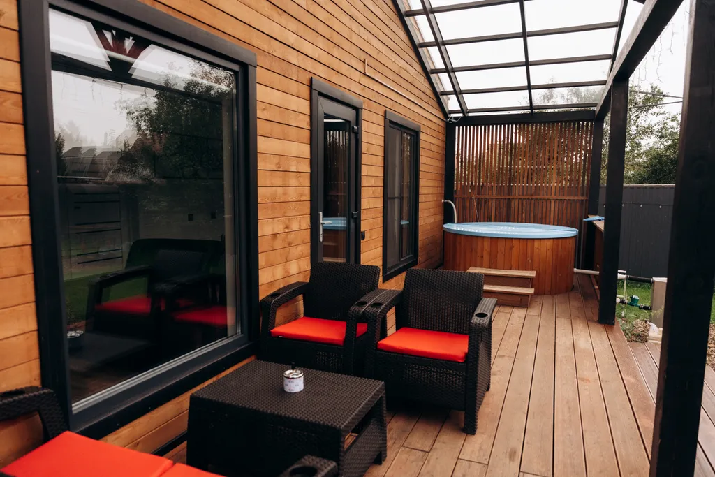Дом с сауной, включена в стоимость, и горячей купелью на террасе