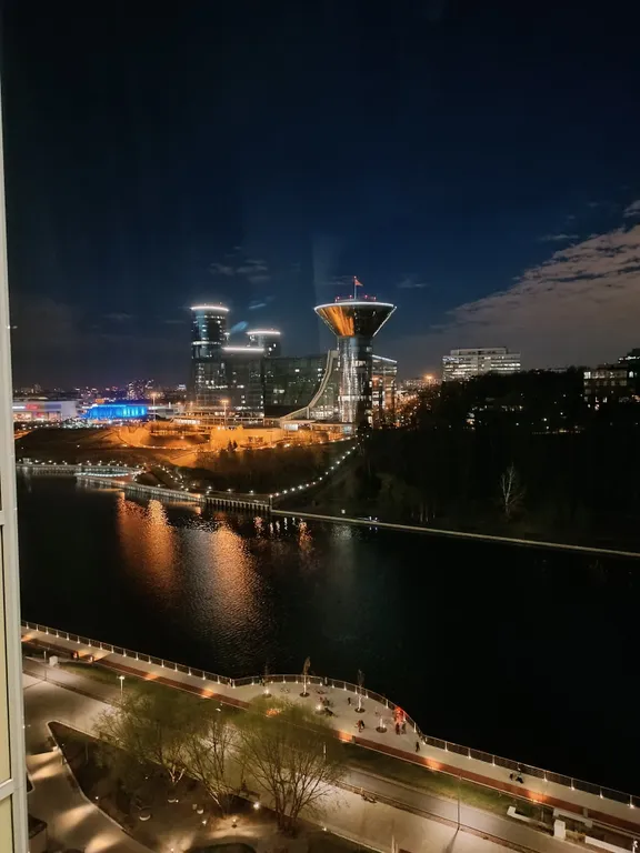 Двухкомнатная квартира с видом на набережную рядом с Крокус