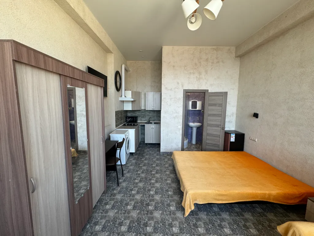 Четырехместный Люкс студия со своей кухней и отдельным входом