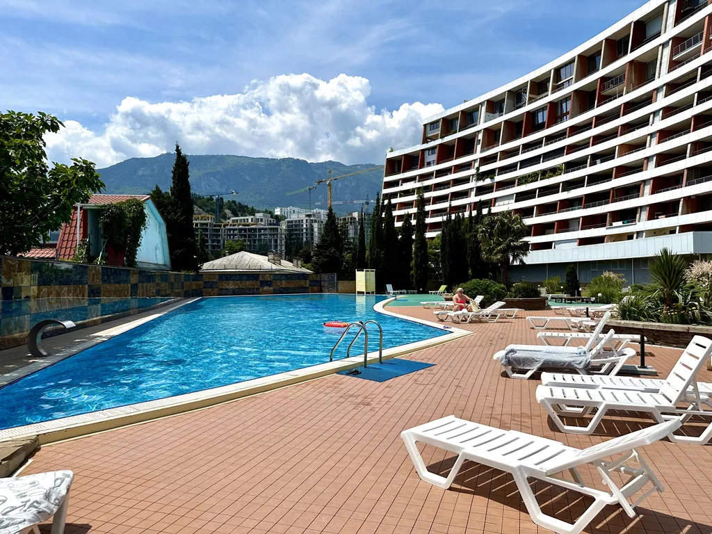 Трехкомнатная квартира с видом на море