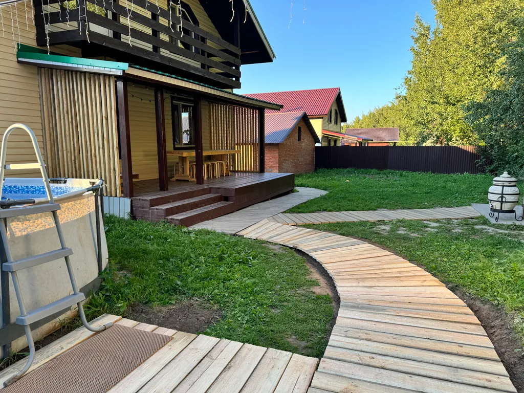 Уютный коттедж в окружении леса