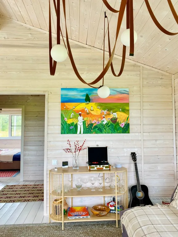 Панорамный дом у поля и леса