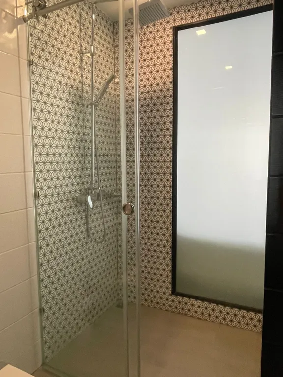 Апартамент для отдыха с детьми в тихом месте на берегу моря