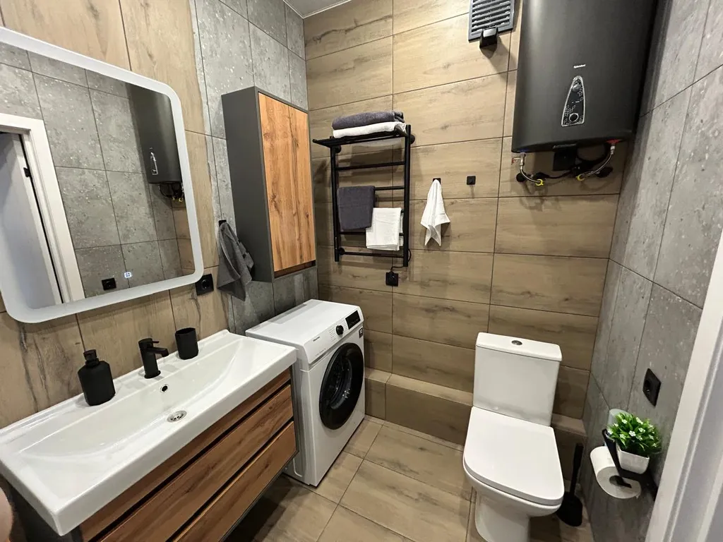 Отличная квартира в живописном месте города с видом на лес и город