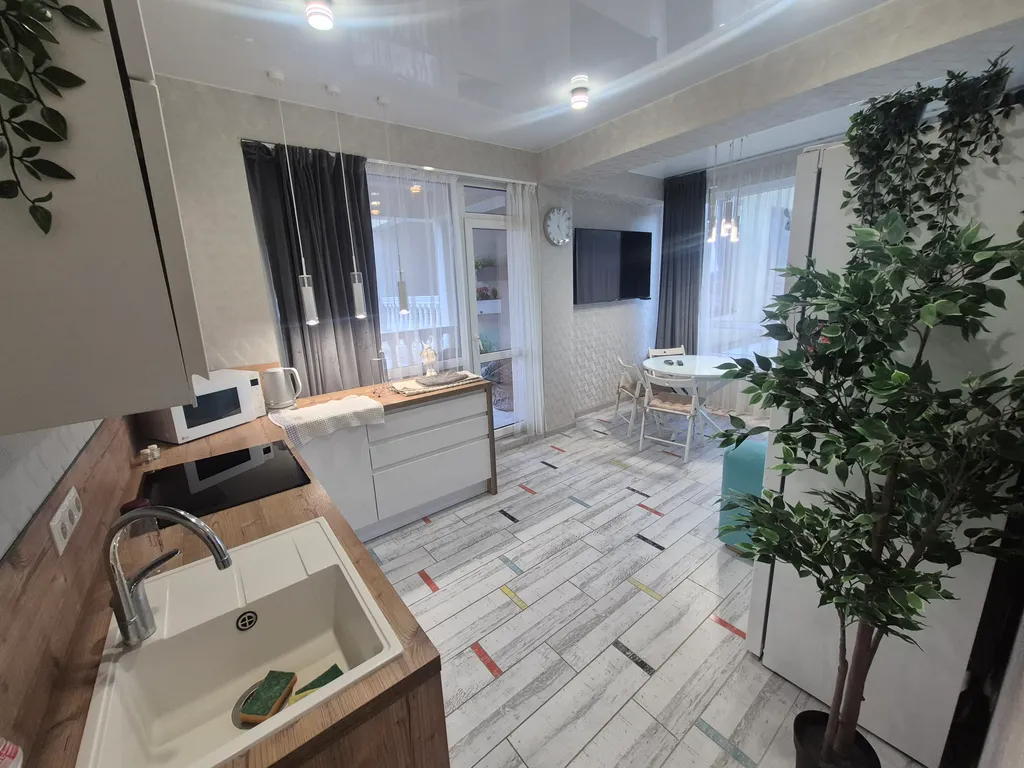 Уютная квартира с большим балконом и живописным видом на набережную