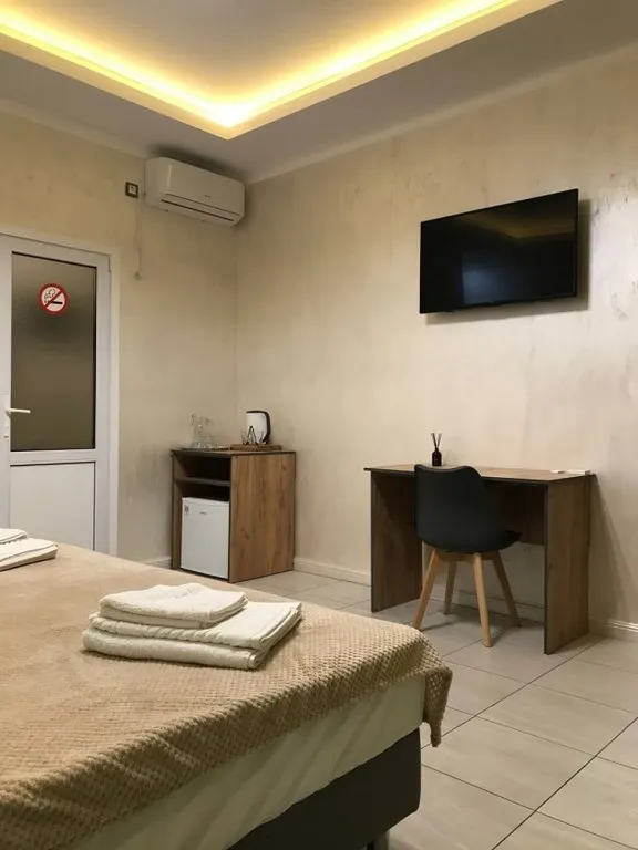 Уютный номер в отеле с ухоженной территорией на берегу моря