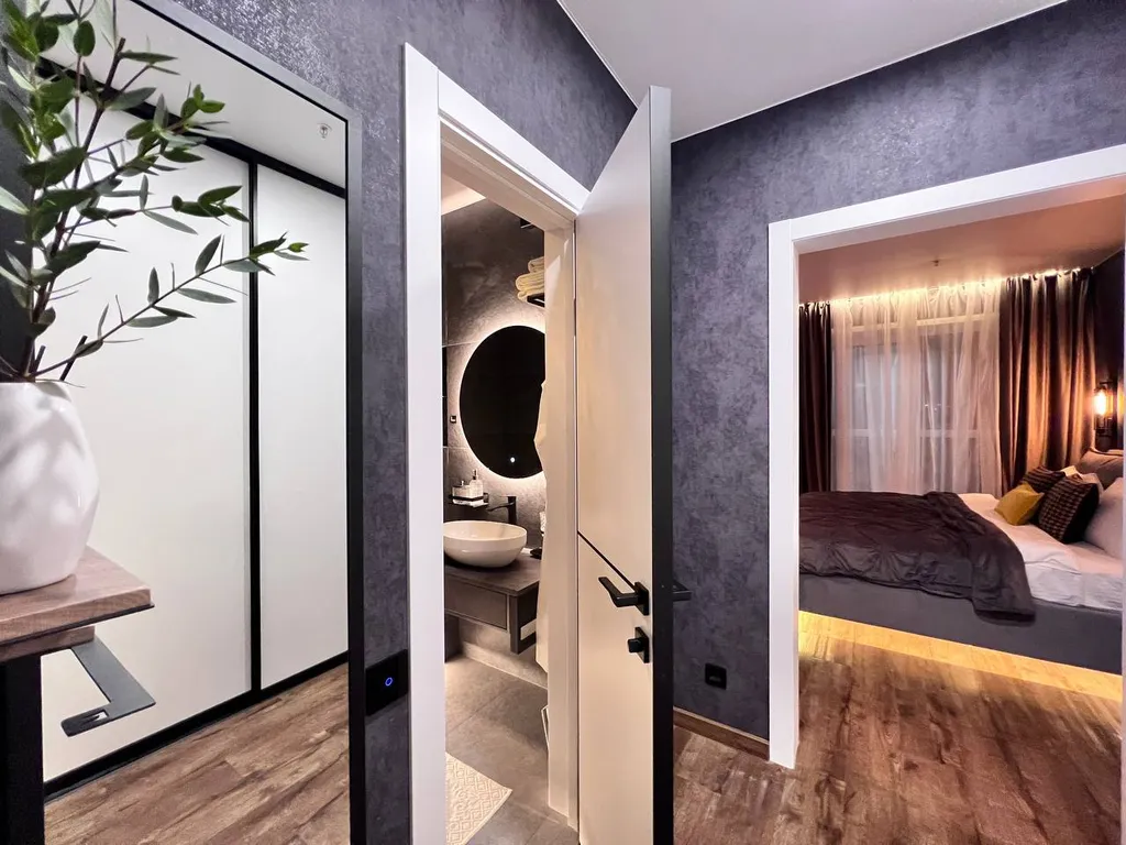 Уникальная cтудия с мини-бассейном на двоиx