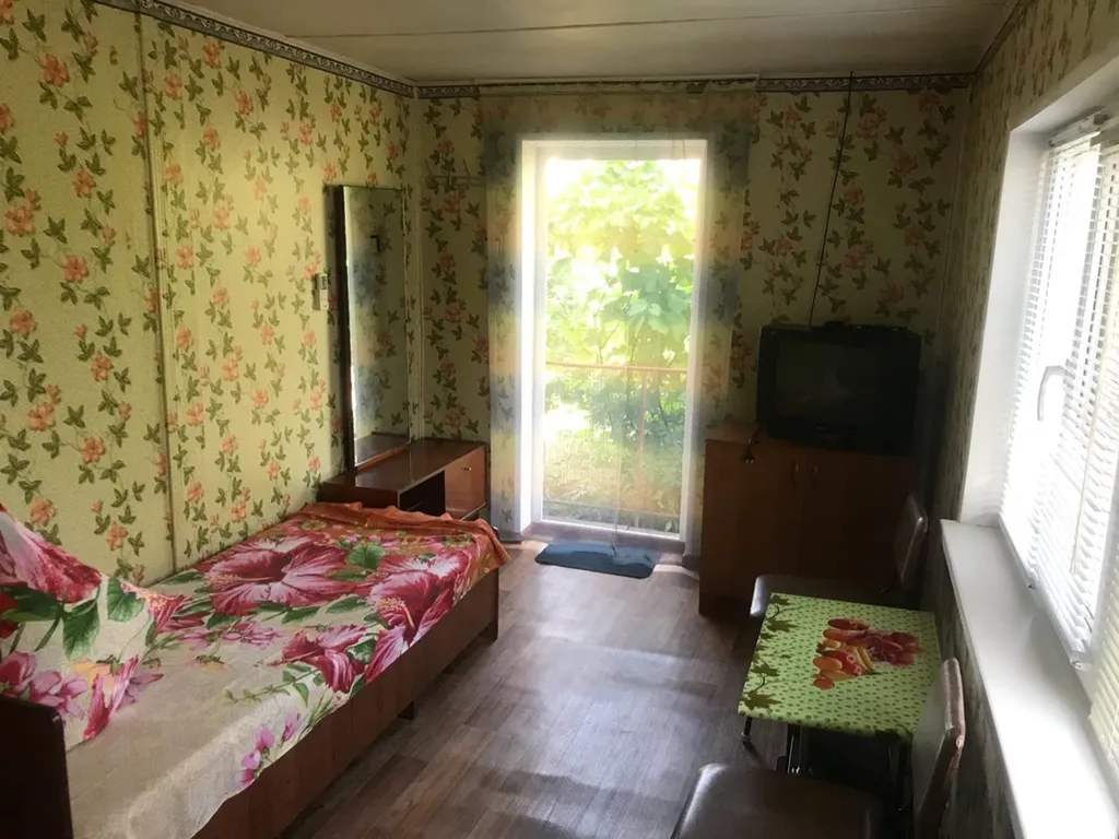 Комната в тени винограда