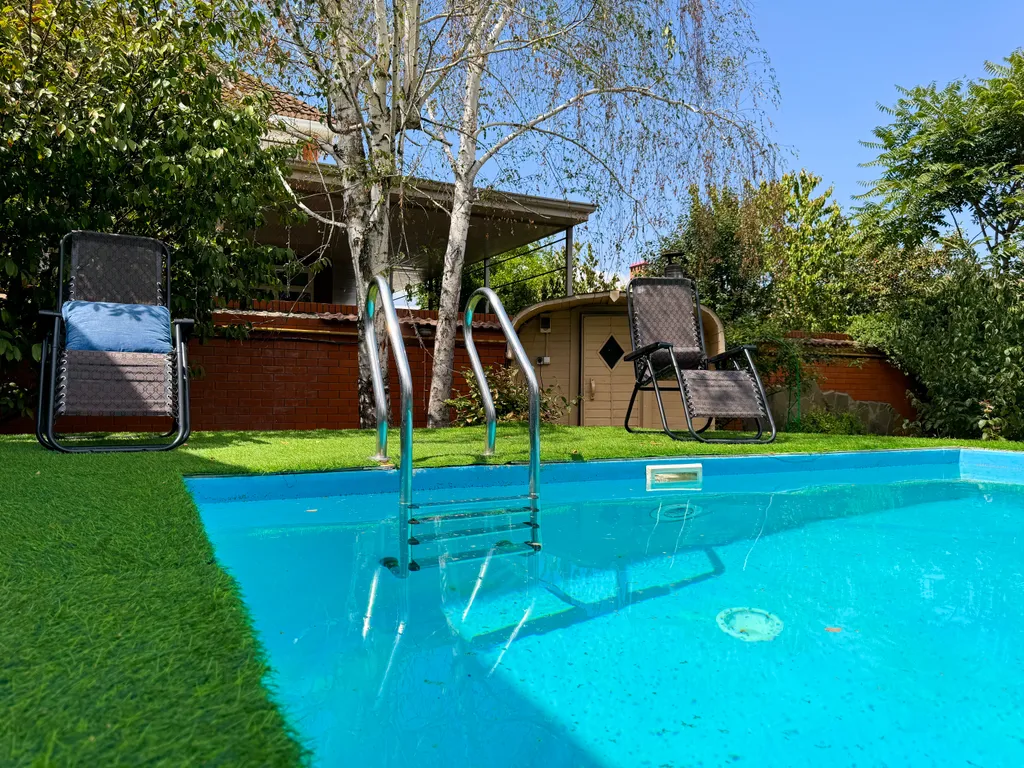 Дом с бассейном у парка Галицкого