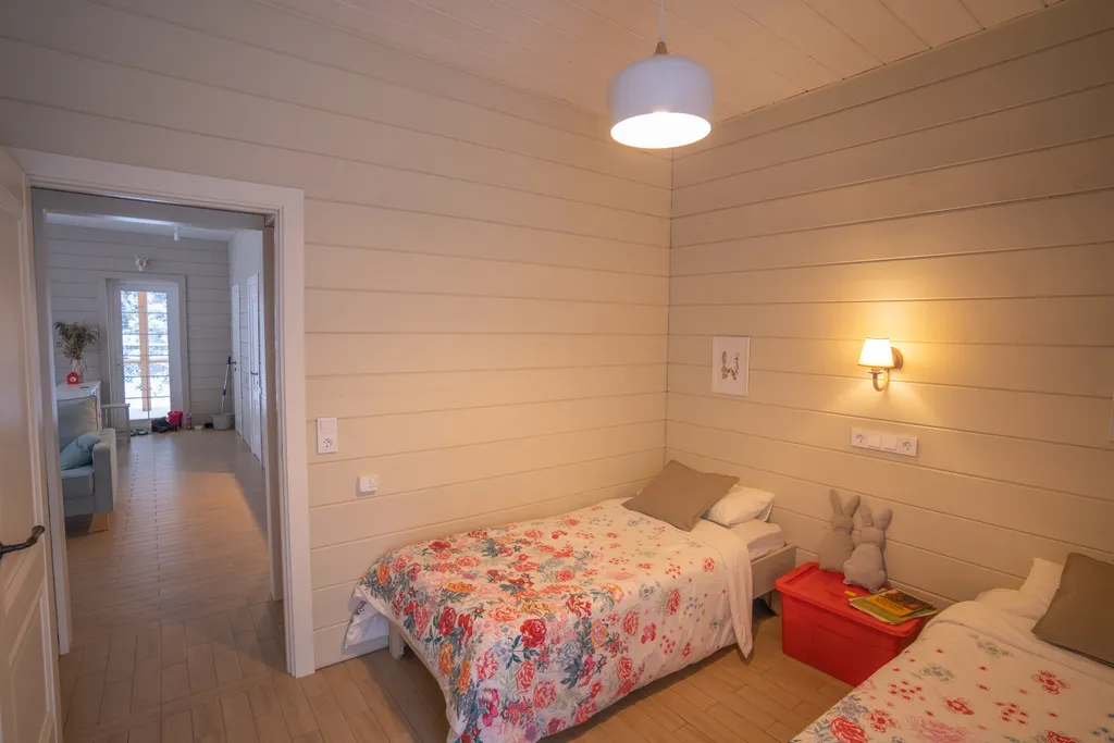 Дача с красными карпами с баней и чаном