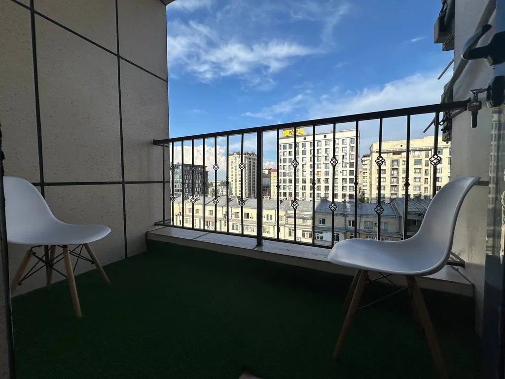 Bay tash residence in center city