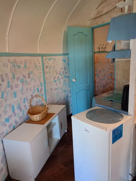 Юрта на берегу черного моря