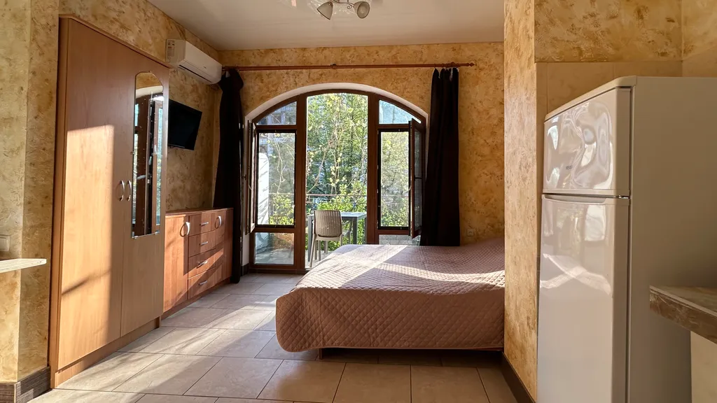 Квартира Солнечная студия с балконом — аренда посуточно в Алушта