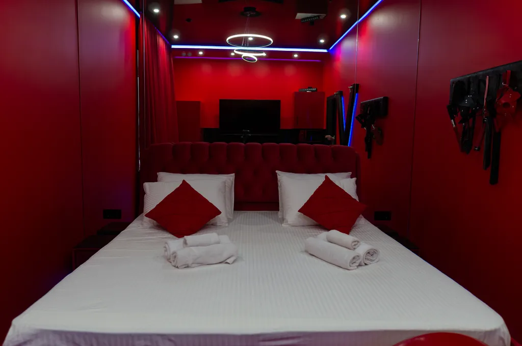 Poмaнтичeский апартамент с темaтичеcким интеpьеpом