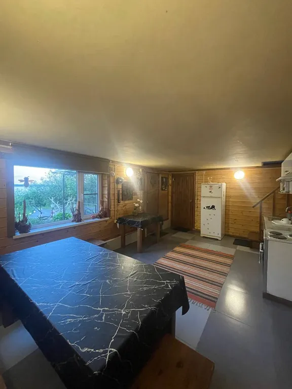 Дом с баней на берегу озера, в черте города