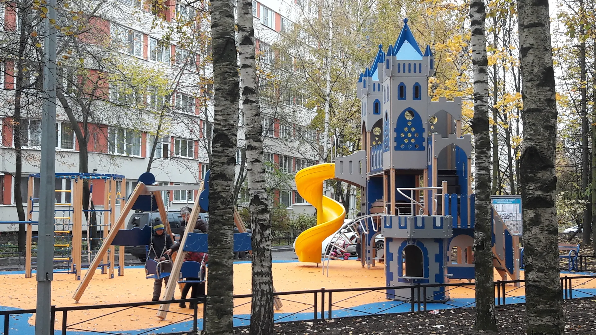 Площадка для детей у дома