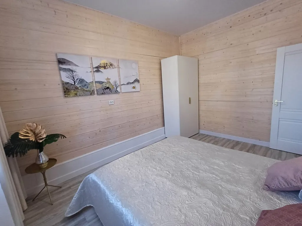 Уютный дом в современном стиле рядом с гоночной трассой на Новой Риге