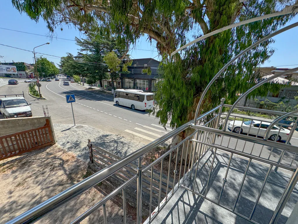 Уютная комната с балконом