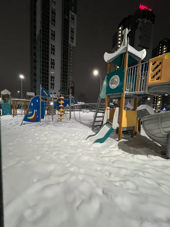 Видовая на озеро и город уютная квартира