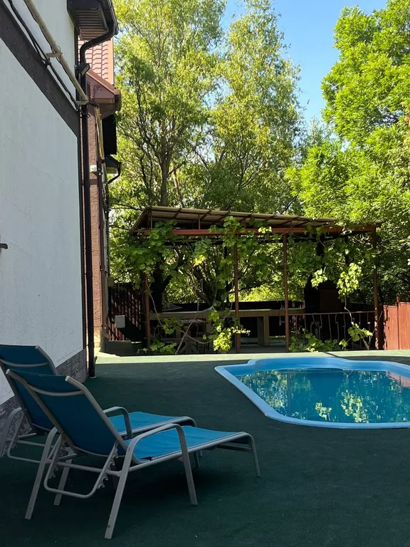 Коттедж Дом для отдыха б — Виноградное