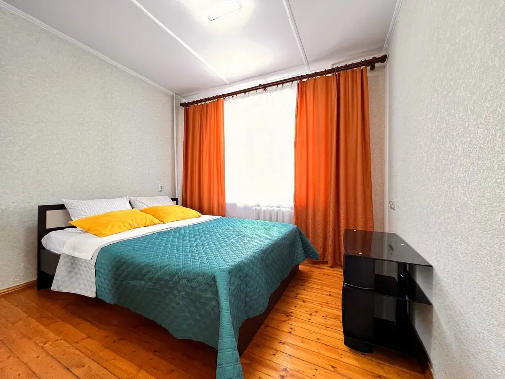 Большая трехкомнатная квартира центр — аренда посуточно в Орёл