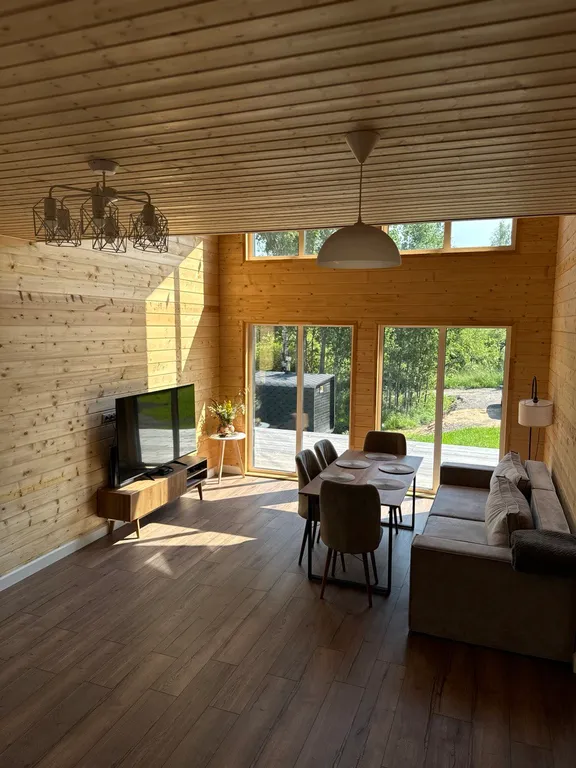 Видовой загородный дом с террасой и баней