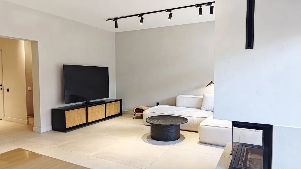 Таунхаус с джакузи и сауной. Камин. Панорамные окна. Барбекю.