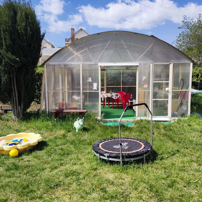 Уютный коттедж с бассейном с морской водой