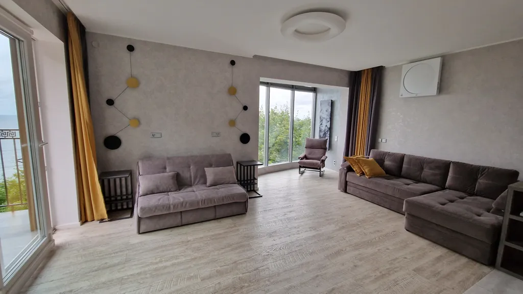 Апартамент с потрясающим видом, шумом и запахом моря