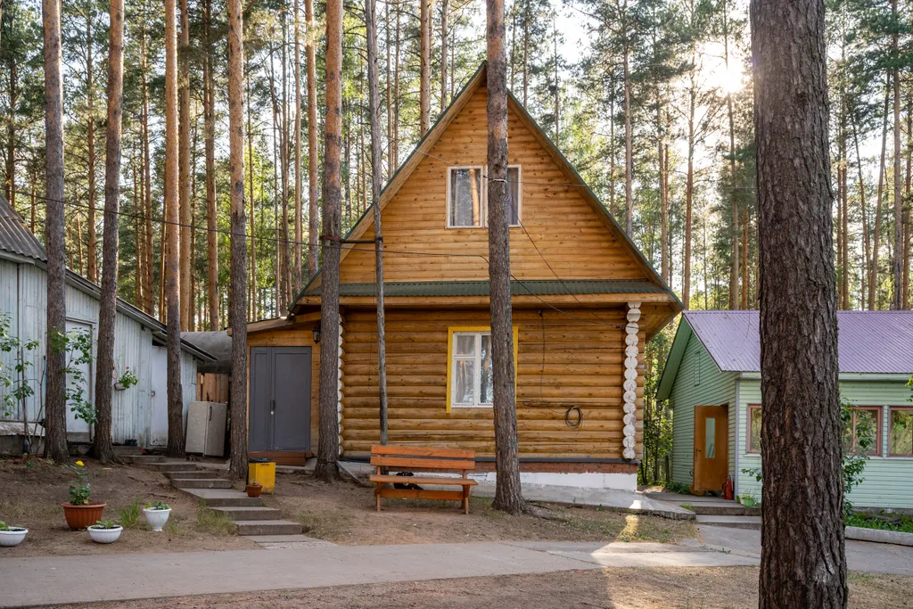 Дом 4 в  лесу у реки