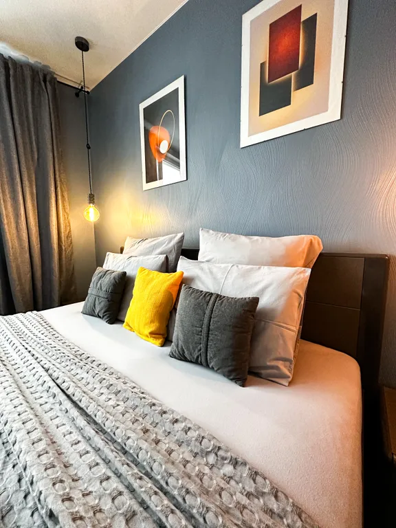 Geometry - просторная квартира с панорамным видом на реку в центре